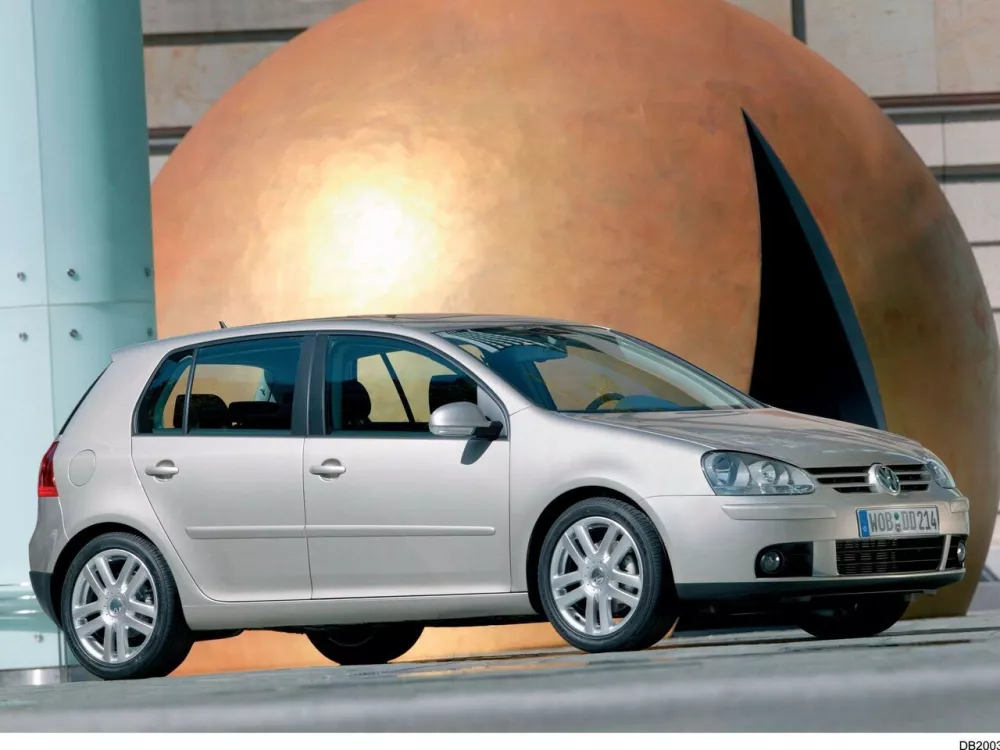 Автомобиль Volkswagen Golf V Хэтчбек (5 дверей)
