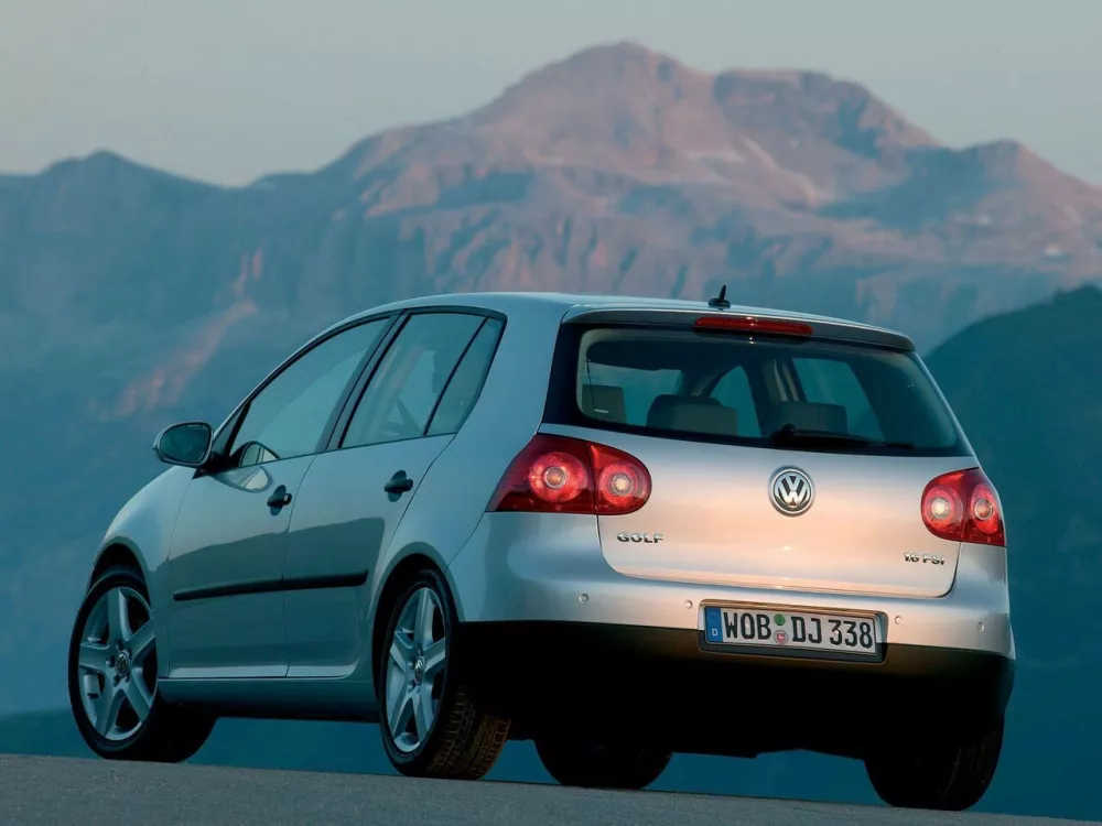 Автомобиль Volkswagen Golf V Хэтчбек (5 дверей)
