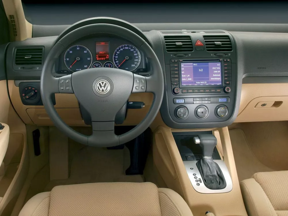 Автомобиль Volkswagen Golf V Хэтчбек (5 дверей)