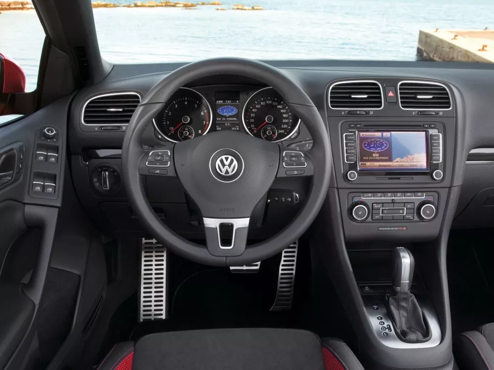 Автомобиль Volkswagen Golf VI Кабриолет