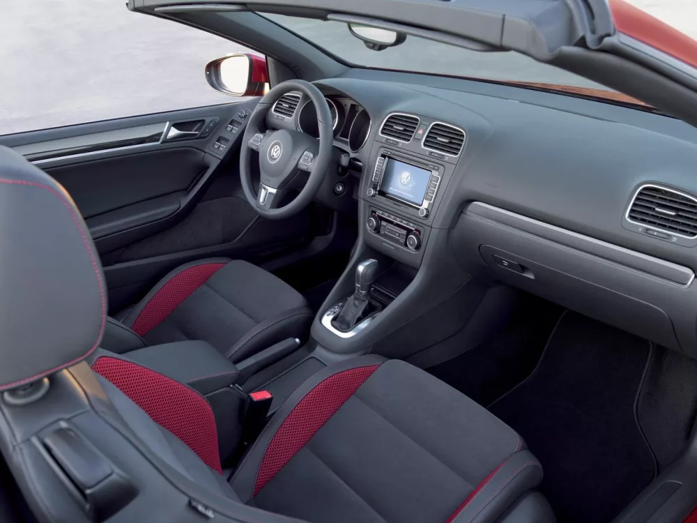 Автомобиль Volkswagen Golf VI Кабриолет
