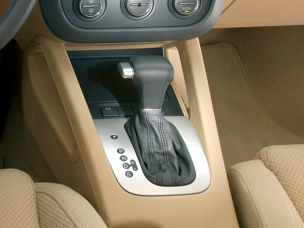 Автомобиль Volkswagen Golf V Хэтчбек (5 дверей)