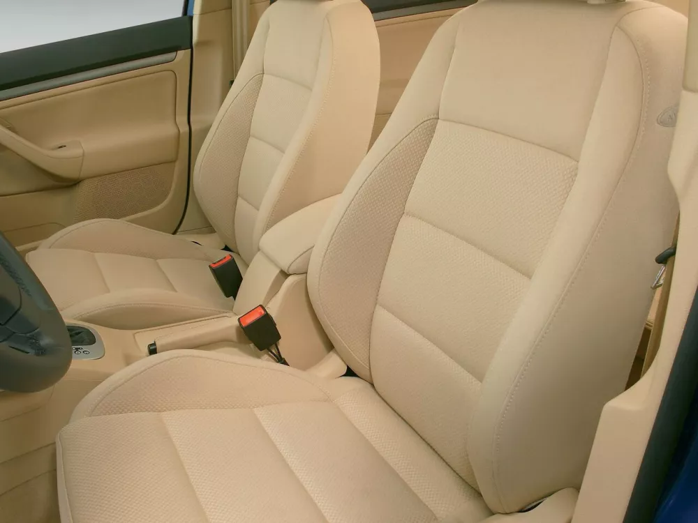 Автомобиль Volkswagen Golf V Хэтчбек (5 дверей)