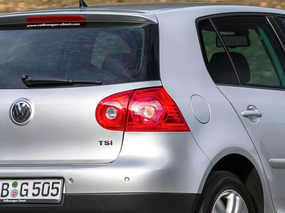 Автомобиль Volkswagen Golf V Хэтчбек (5 дверей)