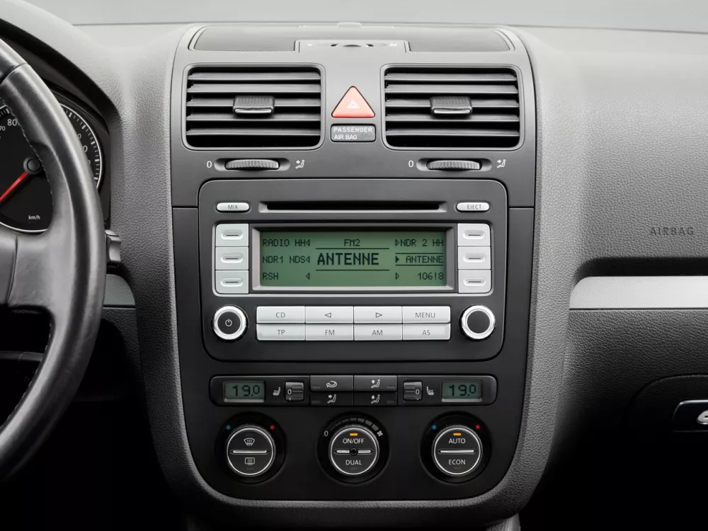 Автомобиль Volkswagen Golf V Хэтчбек (5 дверей)