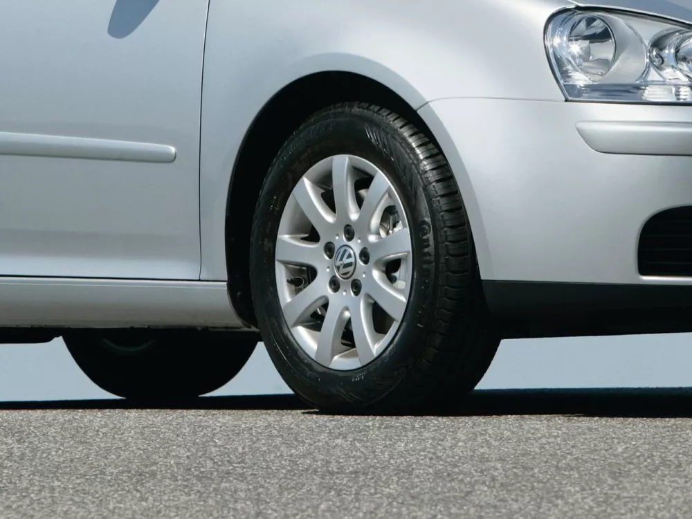 Автомобиль Volkswagen Golf V Хэтчбек (5 дверей)