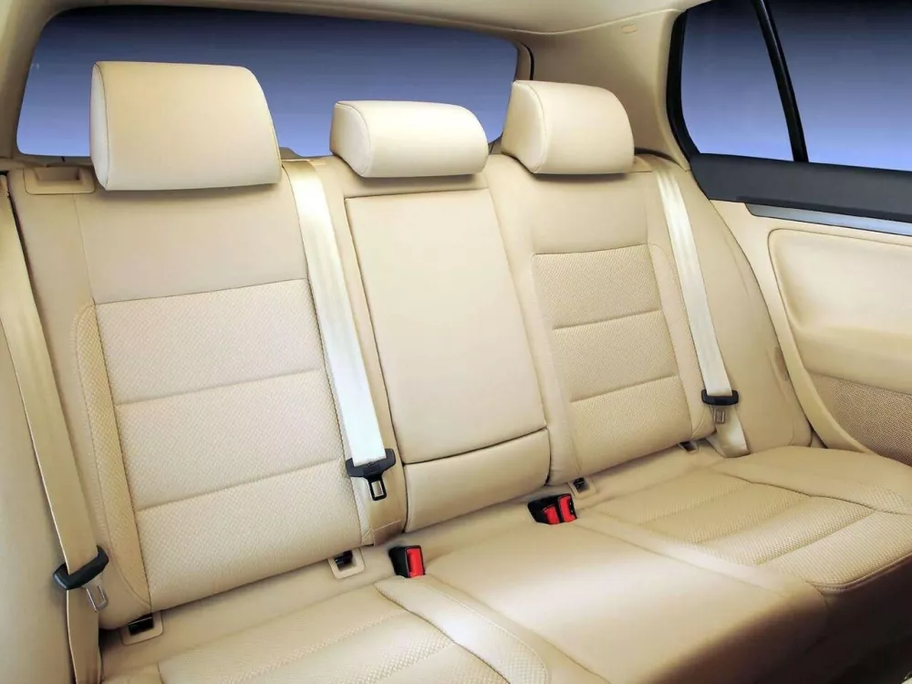Автомобиль Volkswagen Golf V Хэтчбек (5 дверей)