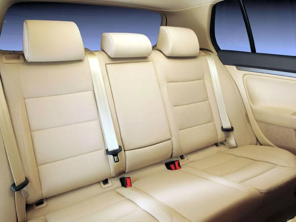 Автомобиль Volkswagen Golf V Универсал (5 дверей)