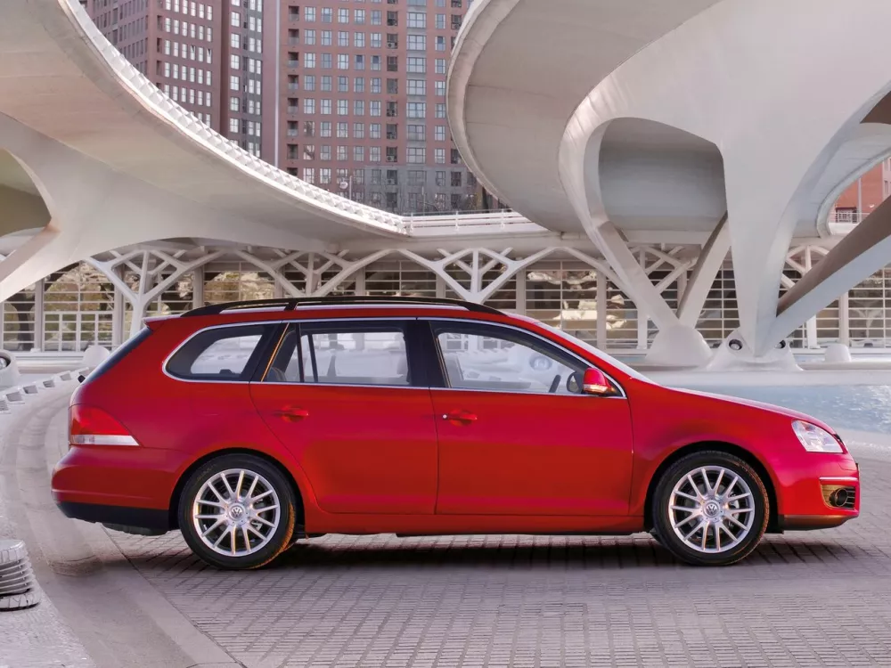 Автомобиль Volkswagen Golf V Универсал (5 дверей)