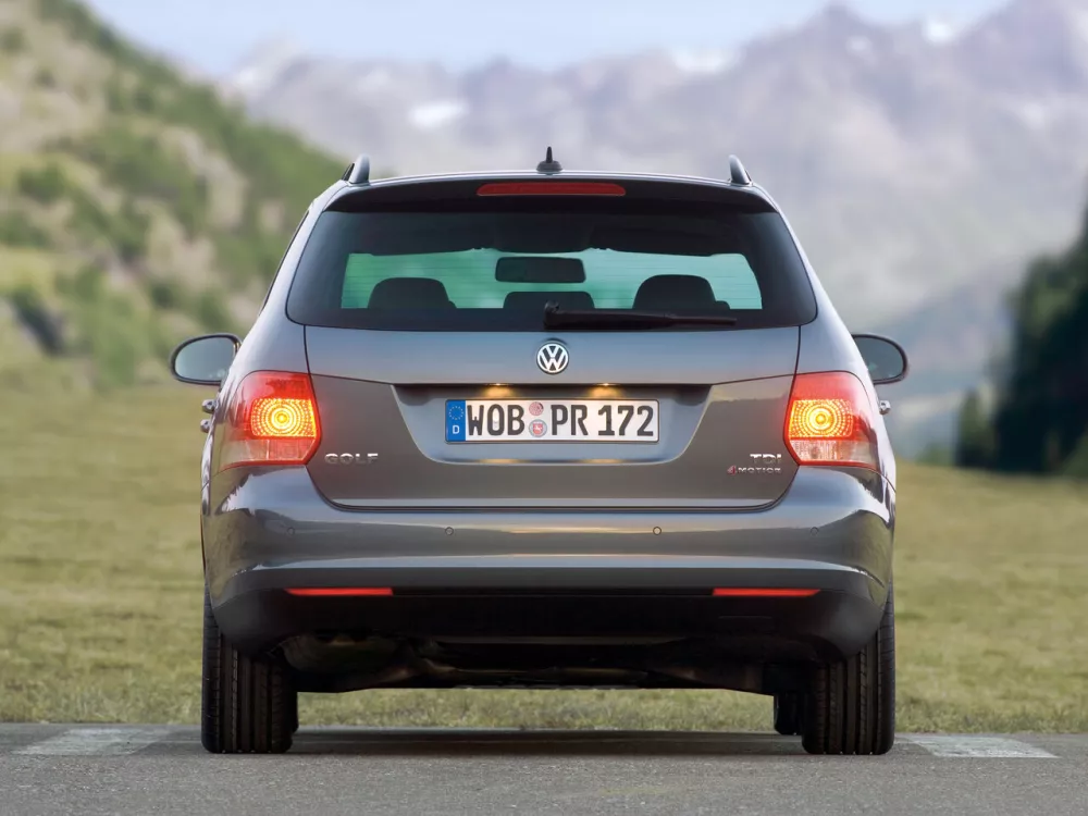 Автомобиль Volkswagen Golf V Универсал (5 дверей)