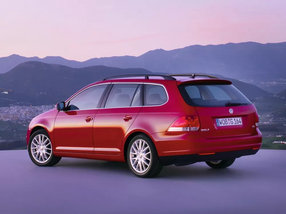 Автомобиль Volkswagen Golf V Универсал (5 дверей)