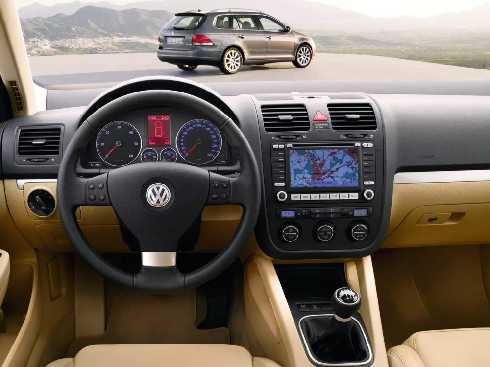 Автомобиль Volkswagen Golf V Универсал (5 дверей)