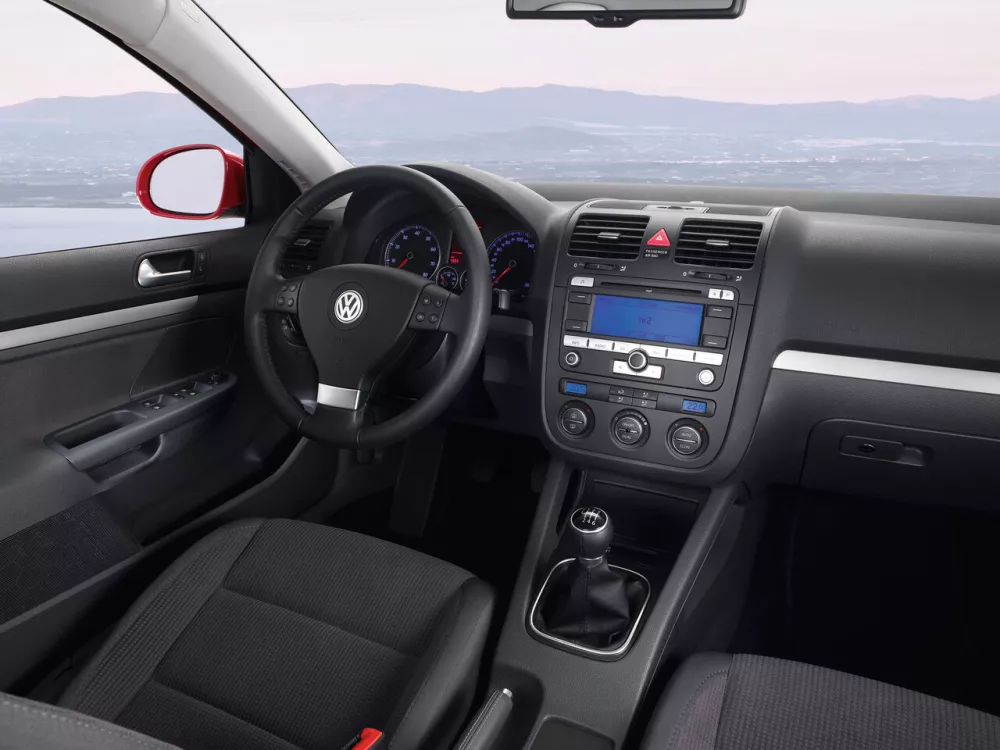 Автомобиль Volkswagen Golf V Универсал (5 дверей)
