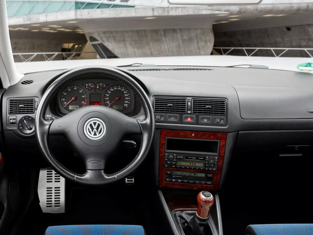 Автомобиль Volkswagen Golf IV Хэтчбек (5 дверей)