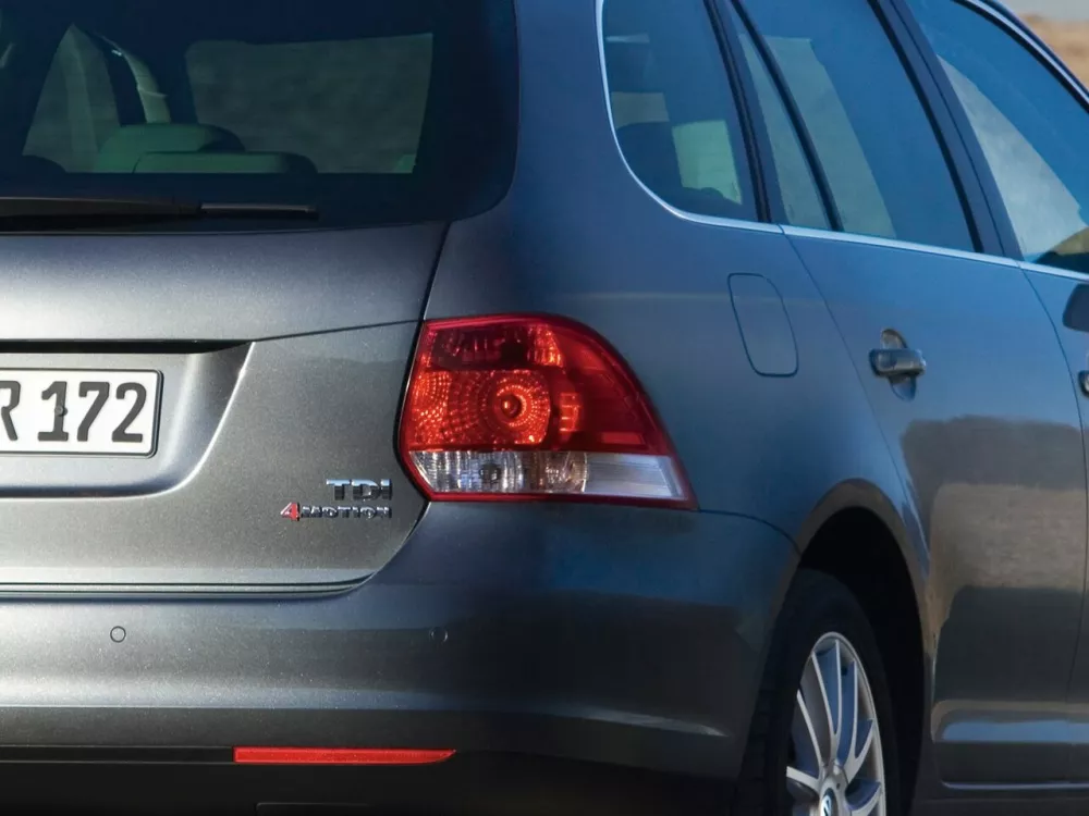 Автомобиль Volkswagen Golf V Универсал (5 дверей)