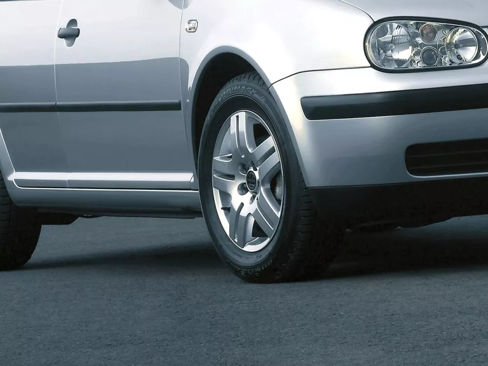 Автомобиль Volkswagen Golf IV Хэтчбек (5 дверей)