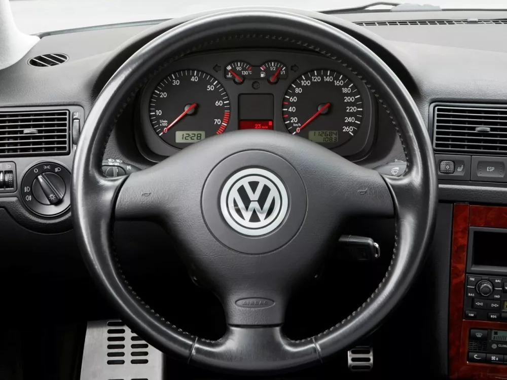 Автомобиль Volkswagen Golf IV Хэтчбек (5 дверей)