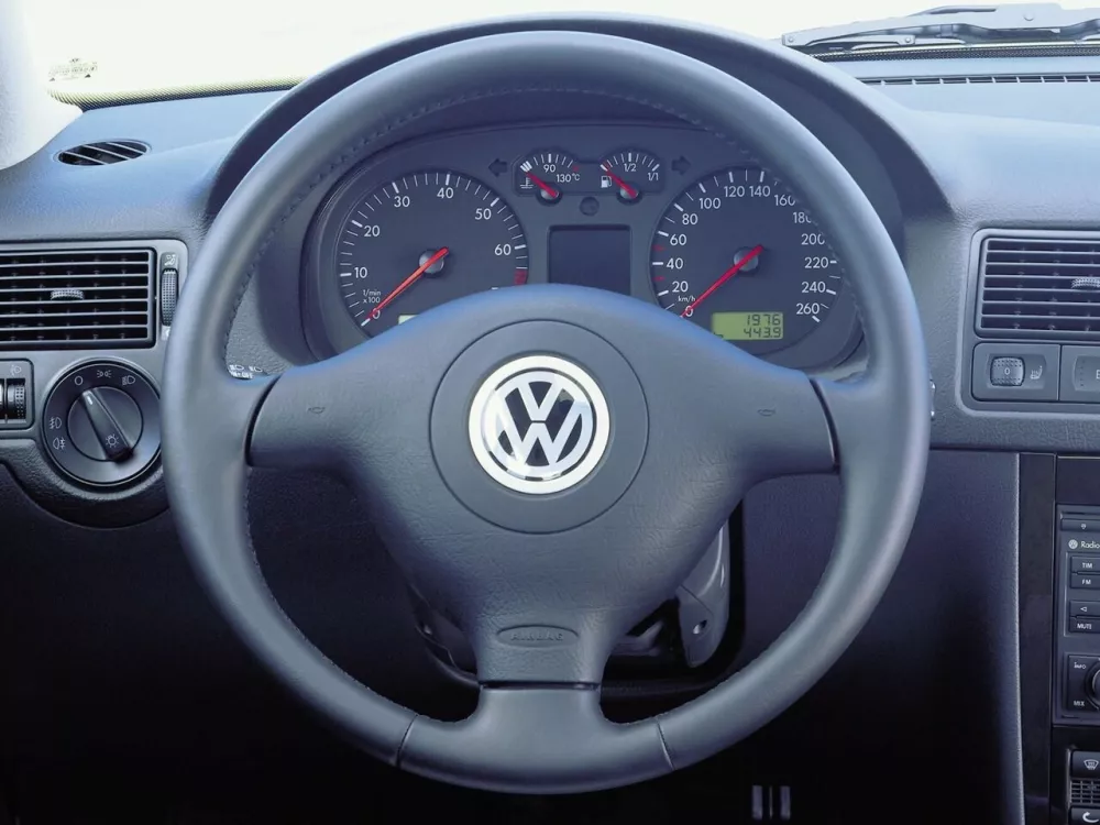 Автомобиль Volkswagen Golf IV Хэтчбек (3 двери)