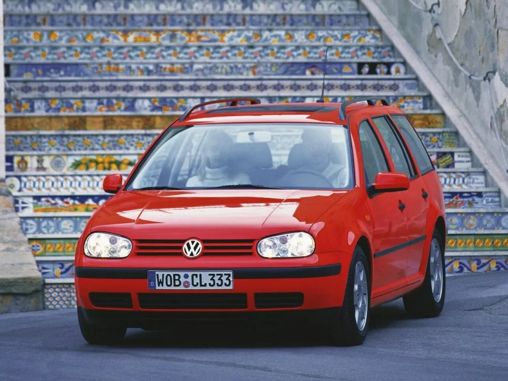 Автомобиль Volkswagen Golf IV Универсал (5 дверей)