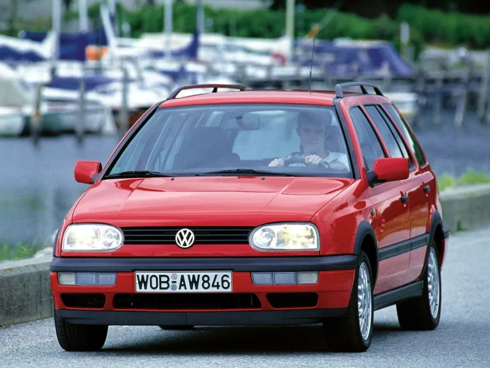 Автомобиль Volkswagen Golf III Универсал (5 дверей)