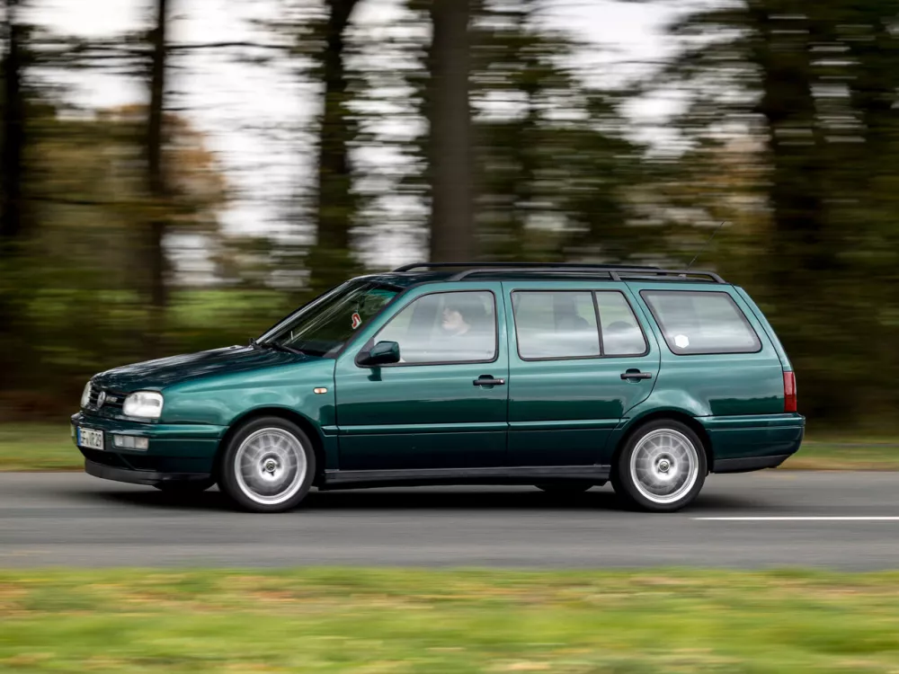 Автомобиль Volkswagen Golf III Универсал (5 дверей)