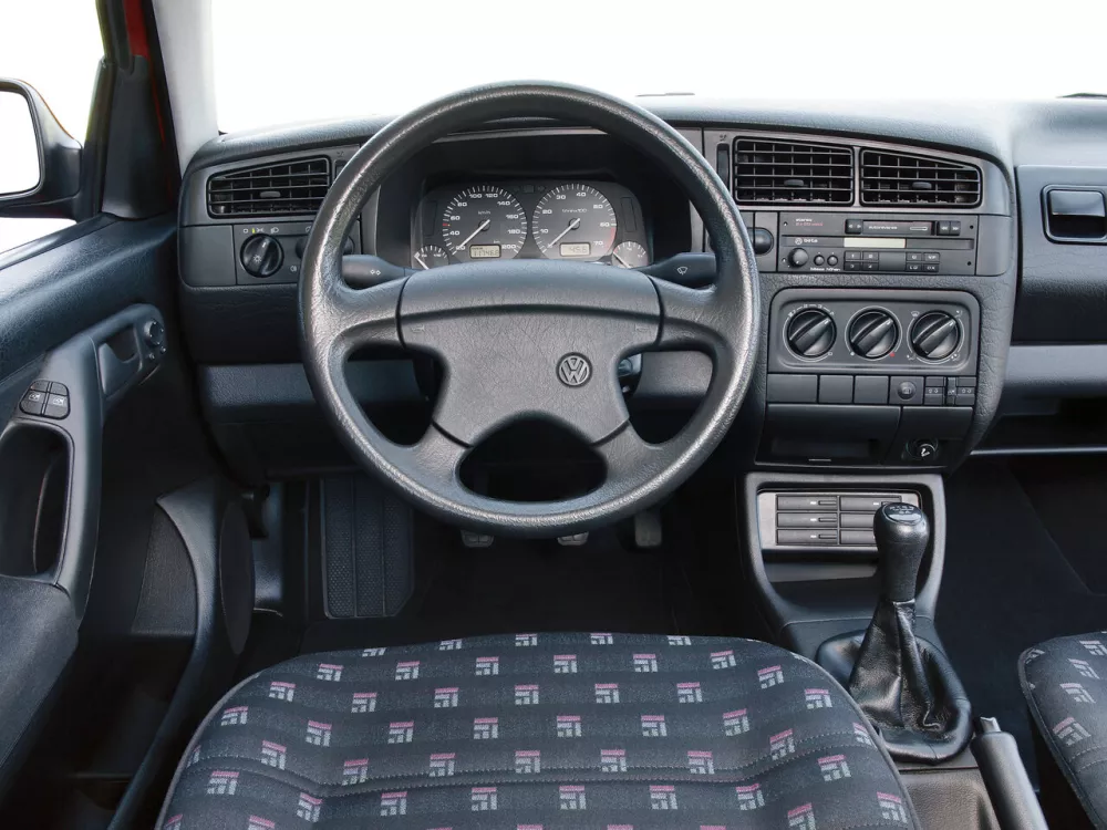 Автомобиль Volkswagen Golf III Универсал (5 дверей)