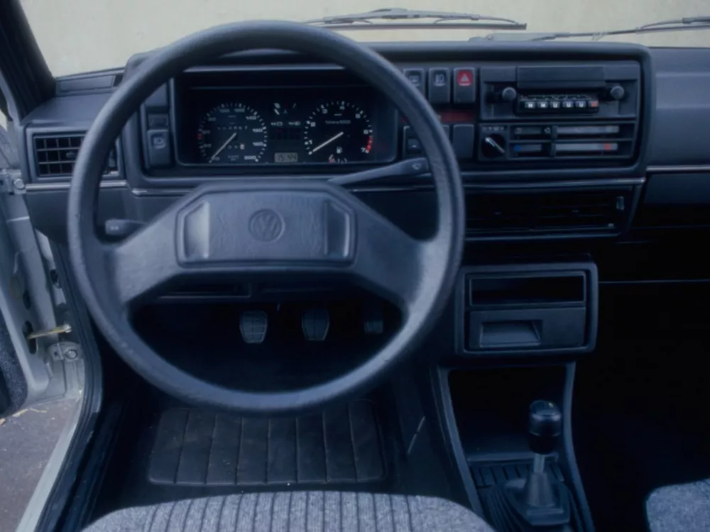 Автомобиль Volkswagen Golf II Хэтчбек (3 двери)