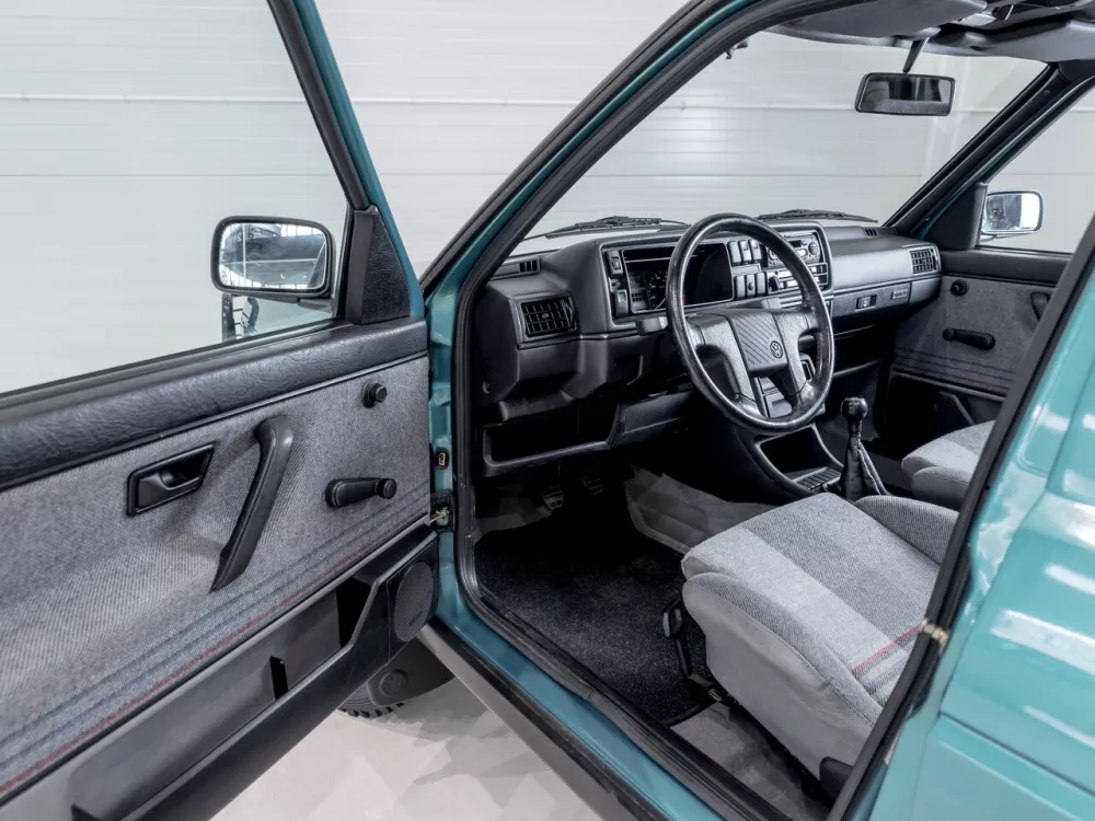 Автомобиль Volkswagen Golf II Хэтчбек (5 дверей) Country