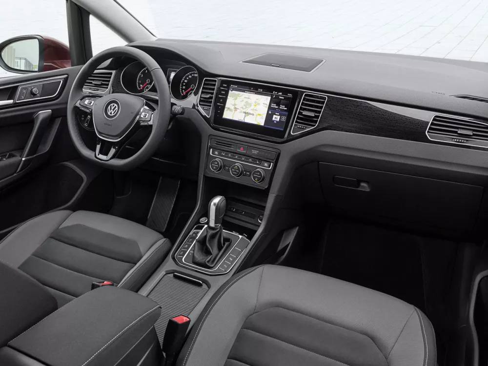 Автомобиль Volkswagen Golf Sportsvan I Рестайлинг Компактвэн