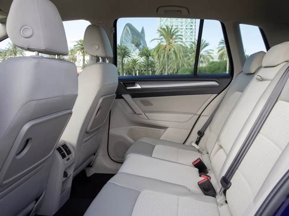 Автомобиль Volkswagen Golf Sportsvan I Рестайлинг Компактвэн
