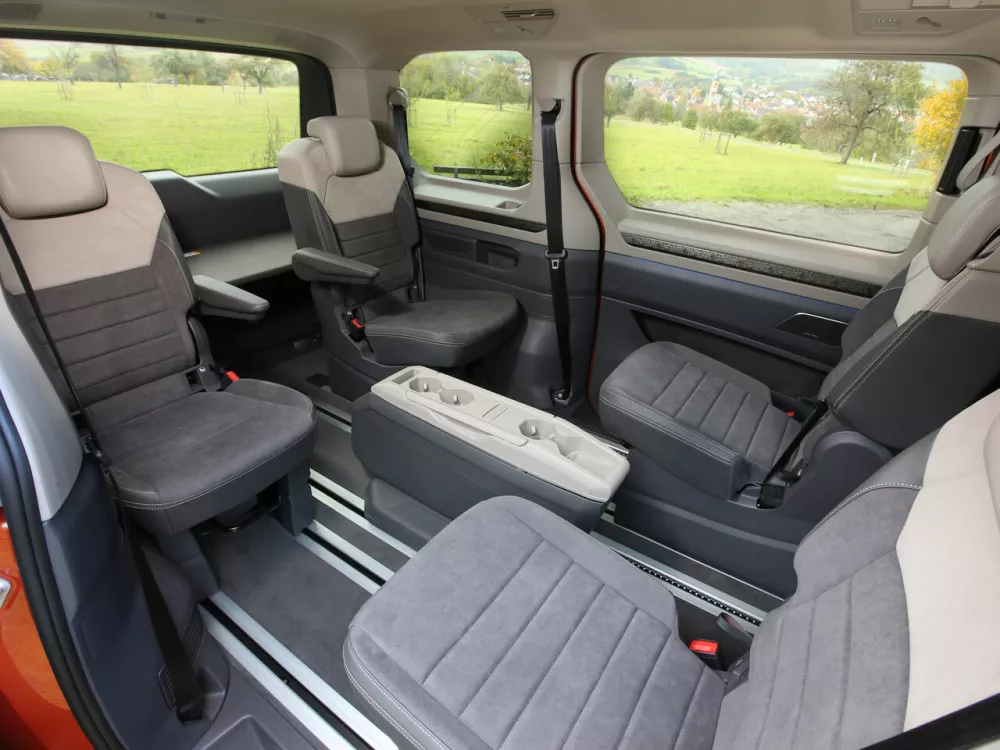 Автомобиль Volkswagen Multivan T7 Минивэн