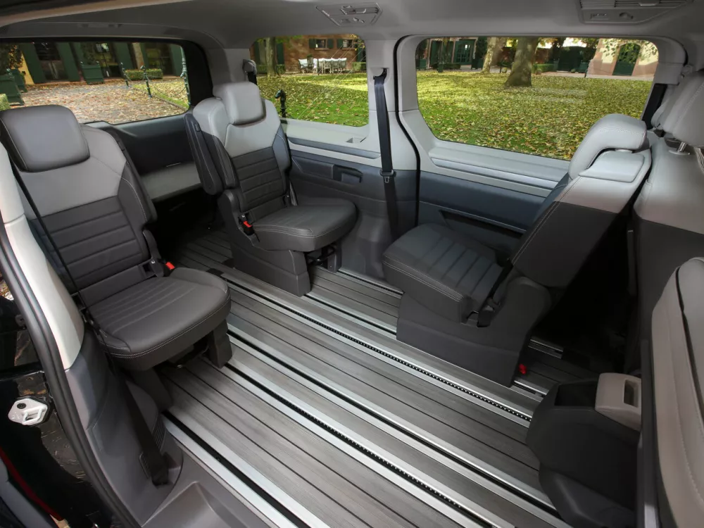 Автомобиль Volkswagen Multivan T7 Минивэн Long