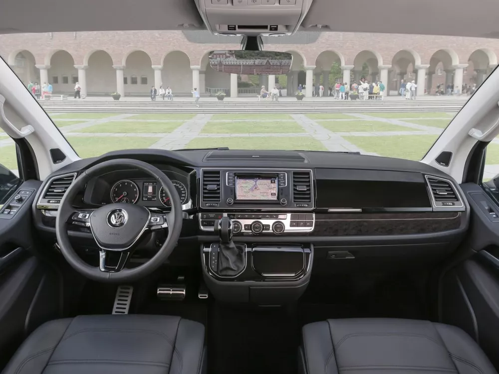 Автомобиль Volkswagen Multivan T6 Минивэн
