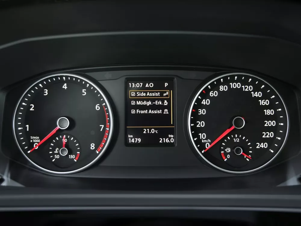 Автомобиль Volkswagen Multivan T6 Минивэн