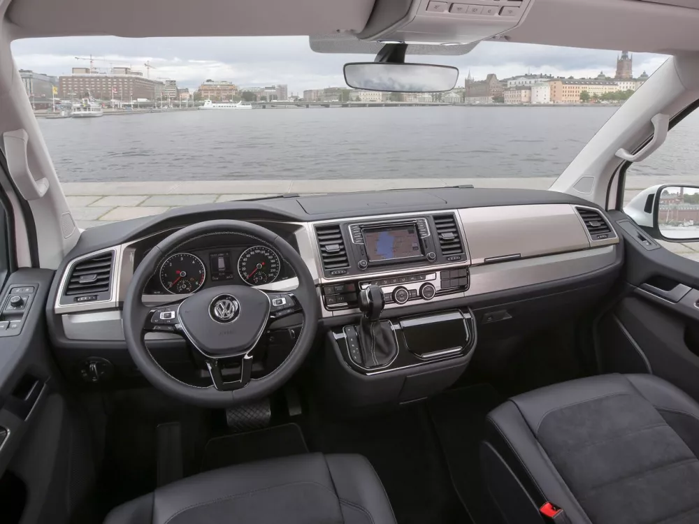 Автомобиль Volkswagen Multivan T6 Минивэн