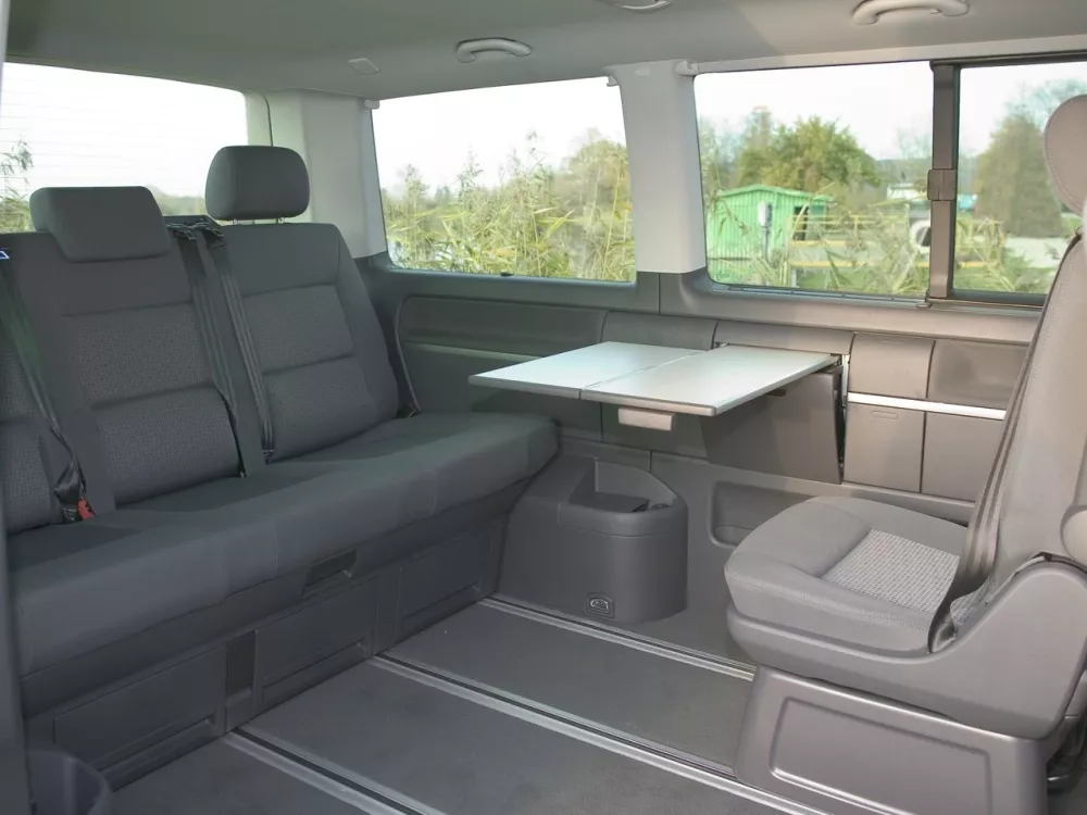 Автомобиль Volkswagen Multivan T5 Минивэн