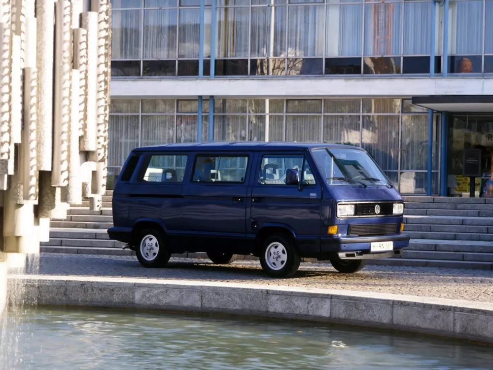 Автомобиль Volkswagen Multivan T3 Минивэн