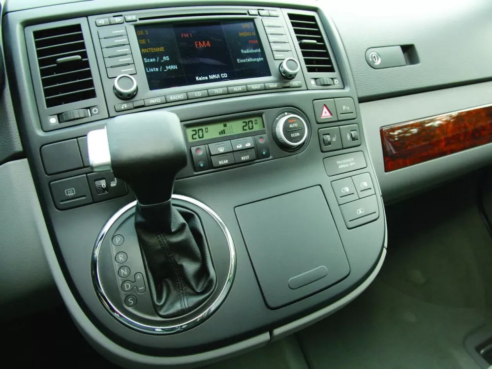 Автомобиль Volkswagen Multivan T5 Минивэн