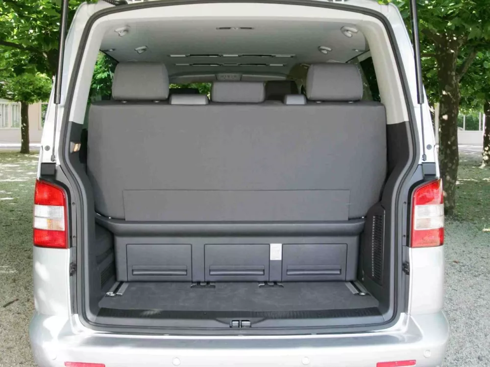 Автомобиль Volkswagen Multivan T5 Минивэн