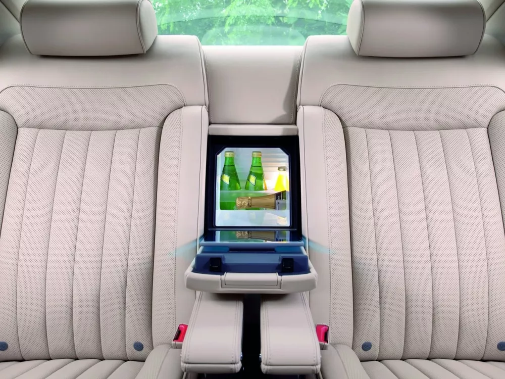 Автомобиль Volkswagen Phaeton I Рестайлинг Седан