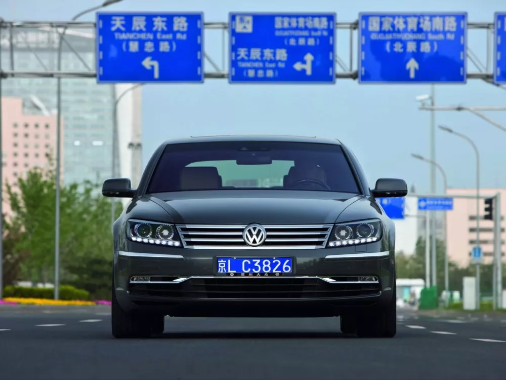 Автомобиль Volkswagen Phaeton I Рестайлинг Седан