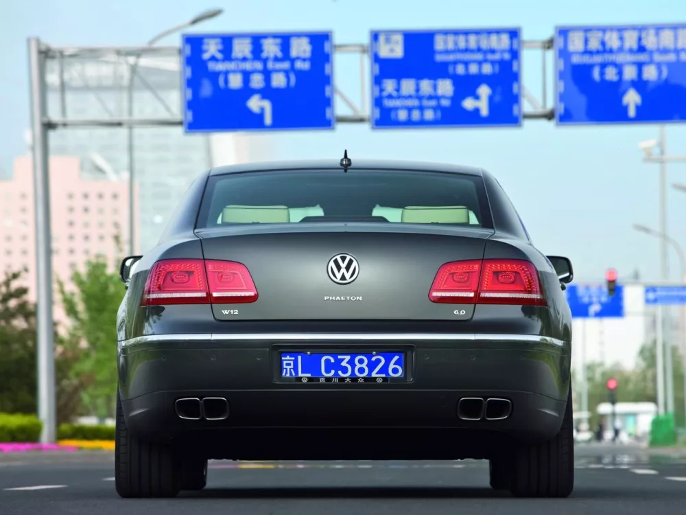 Автомобиль Volkswagen Phaeton I Рестайлинг Седан