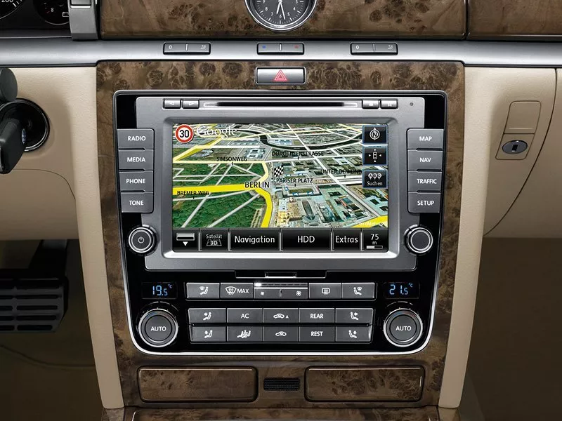 Автомобиль Volkswagen Phaeton I Рестайлинг Седан