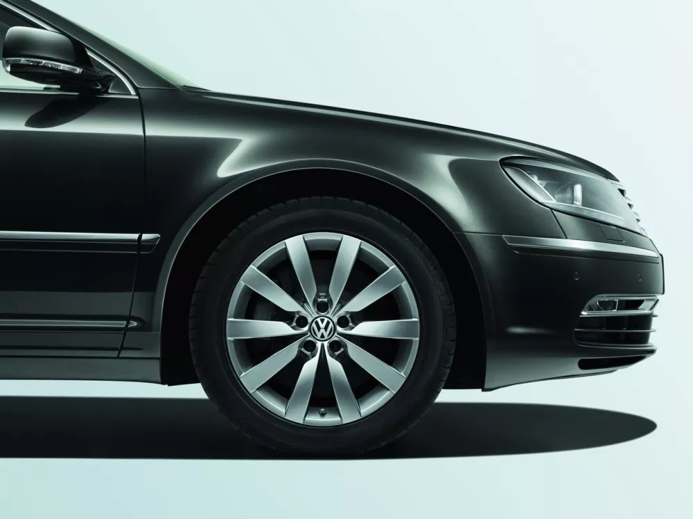 Автомобиль Volkswagen Phaeton I Рестайлинг Седан