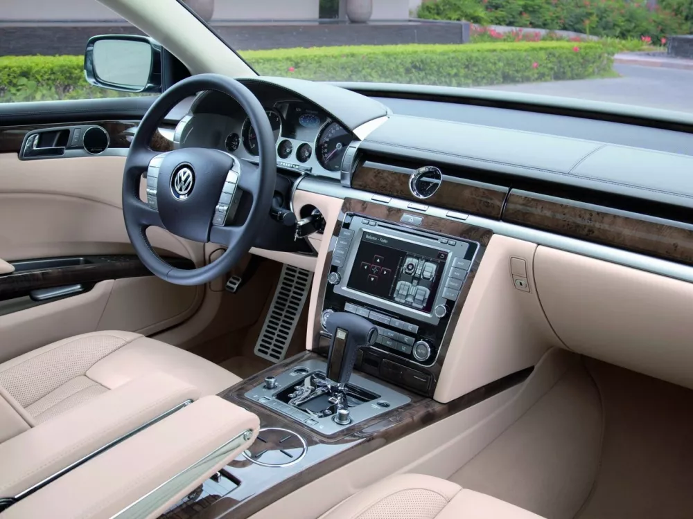 Автомобиль Volkswagen Phaeton I Рестайлинг Седан Long
