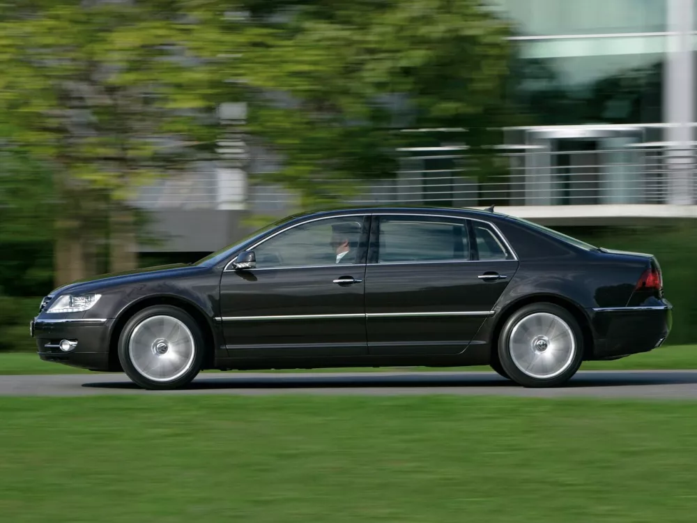 Автомобиль Volkswagen Phaeton I Седан