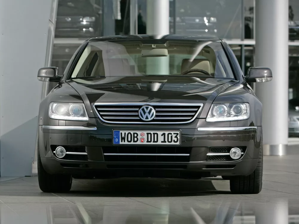 Автомобиль Volkswagen Phaeton I Седан