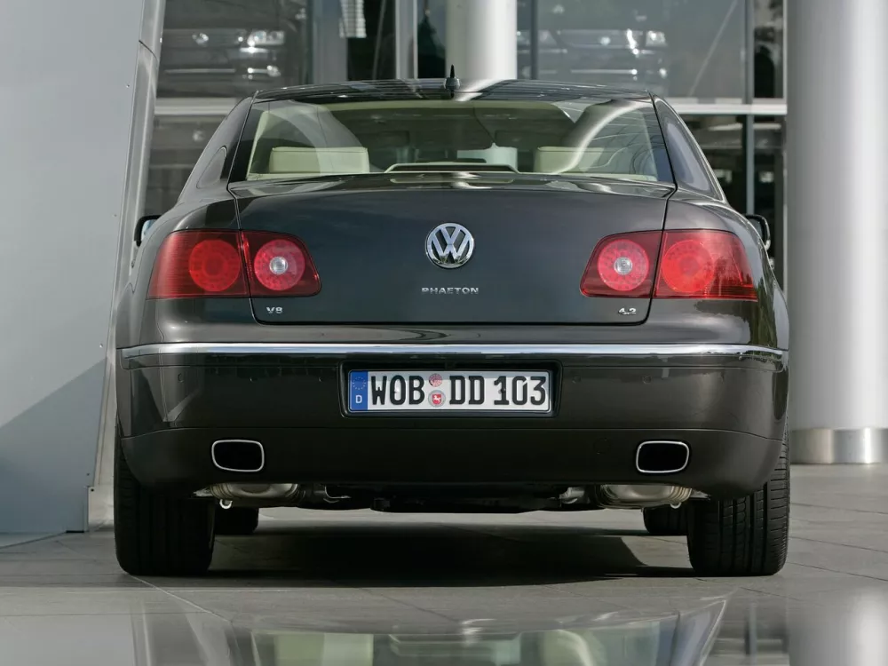 Автомобиль Volkswagen Phaeton I Седан