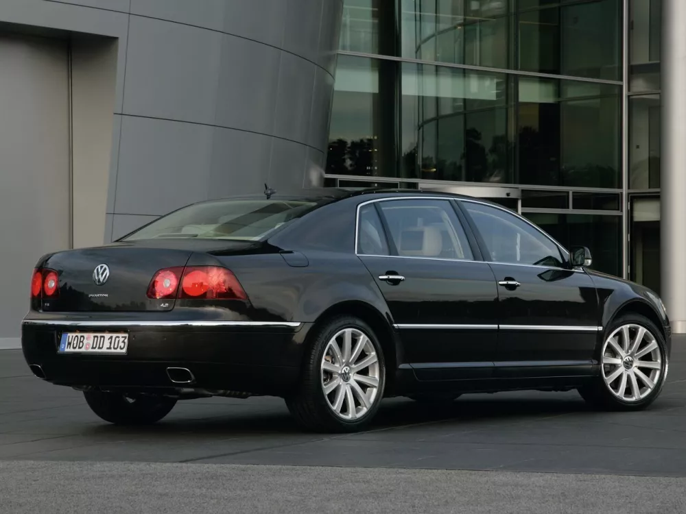Автомобиль Volkswagen Phaeton I Седан