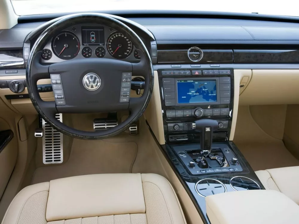 Автомобиль Volkswagen Phaeton I Седан